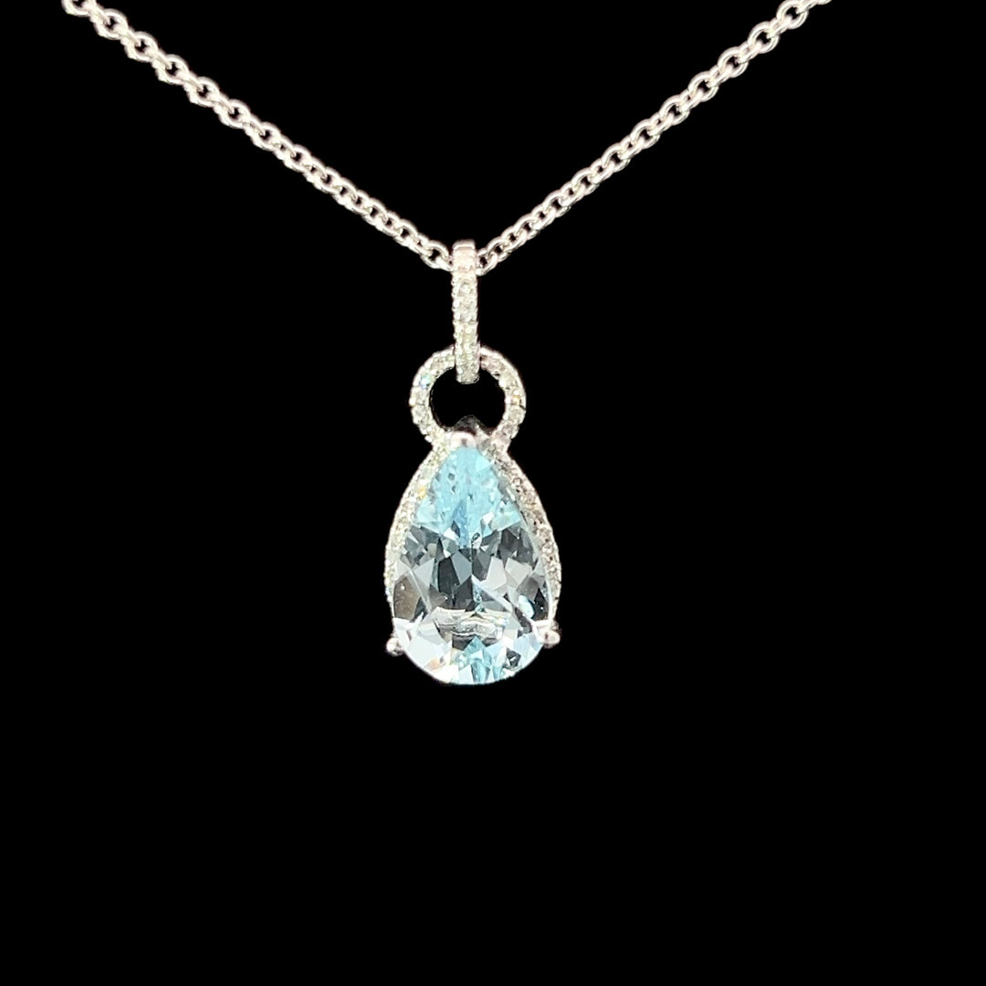 Elegant Teardrop Pendant Necklace