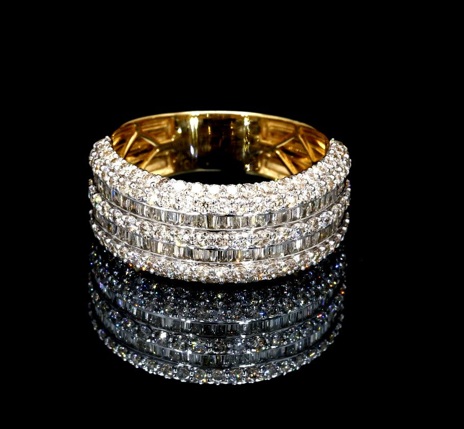 YELLOW GOLD DIAMOND BAGUETTE VS RING